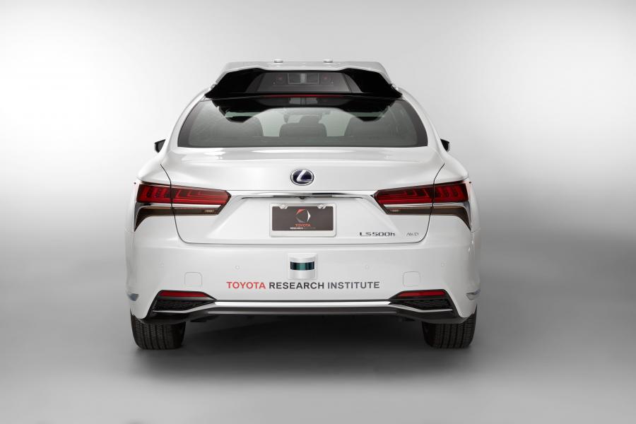  Lexus LS500h TRI-P4 Research Vehicle 2019 года  (фото 12 из 19)